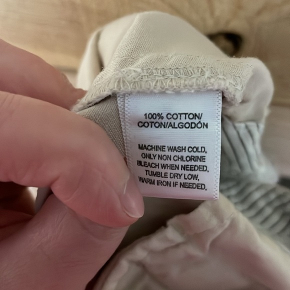 Loft size 6 Cream Colored Mid-rise 6” Inseam The Riviera Shorts with Pockets - Picture 11 of 11